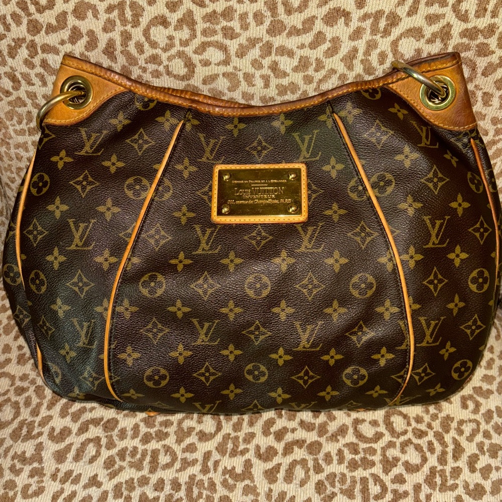 AUTHENTIC LOUIS VUITTON MONOGRAM GALLERIA PM BAG (Previously LOVED)